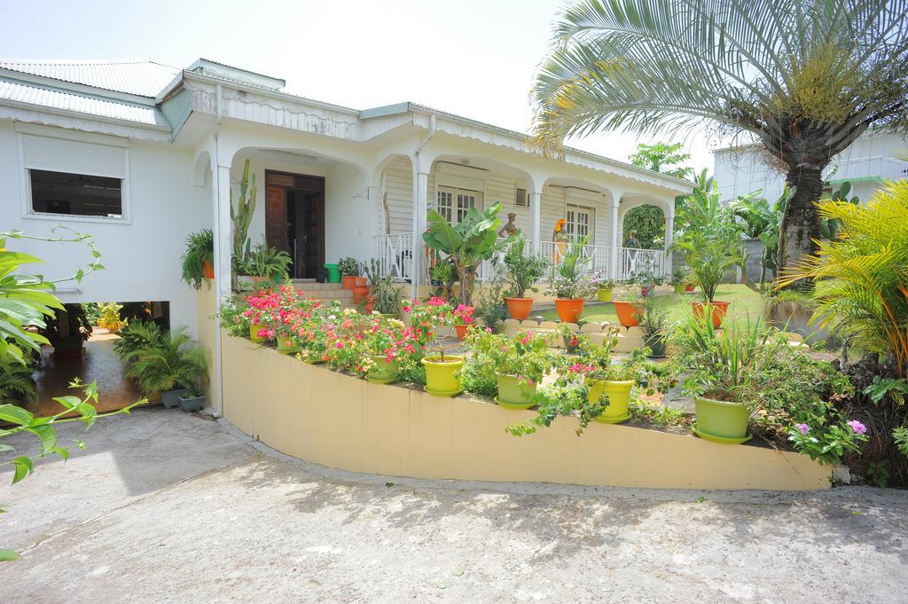 Au Domaine Des Bougainvilliers Villa Sainte-Rose Luaran gambar